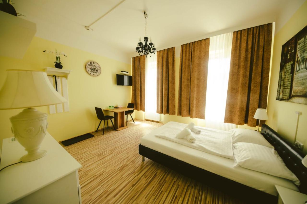 Hotel California Vienna Exterior photo